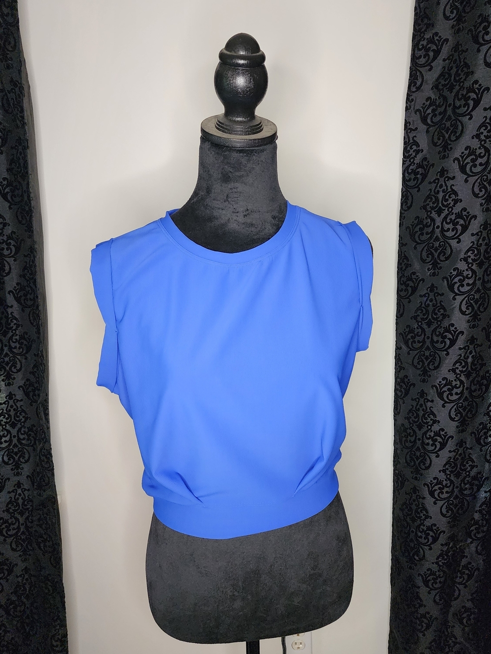 HALARA Sleeveless Crewneck Crop Top in Cobalt Blue